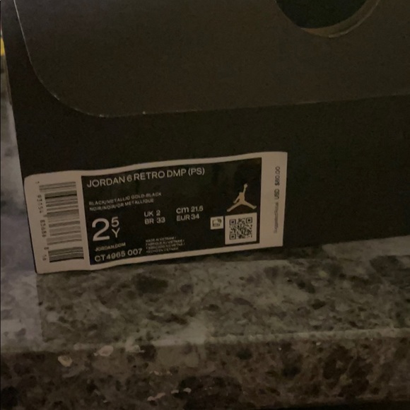 Boys Jordan’s sneakers - Picture 2 of 7